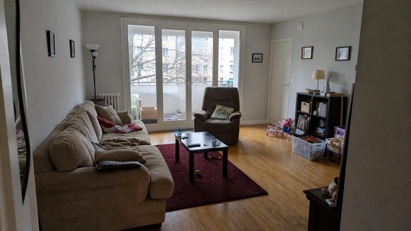 Before: Before and after warm minimal room comparison with an entirely clear route to the balcony doors